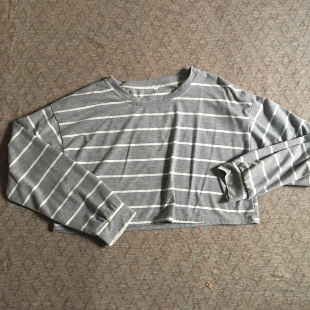 ✨3/20!✨ Long sleeved crop top